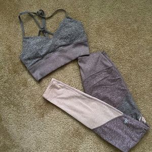 ALO Yoga matching set- leggings and sports bra in small